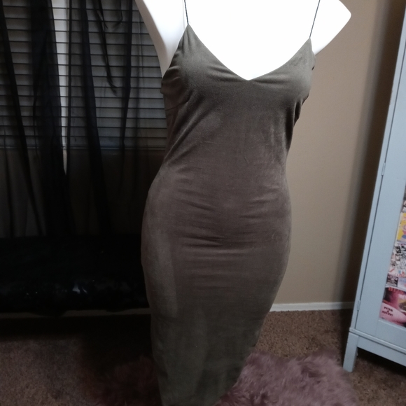 Olive green dress. M. Spaghetti strap. - Picture 5 of 5